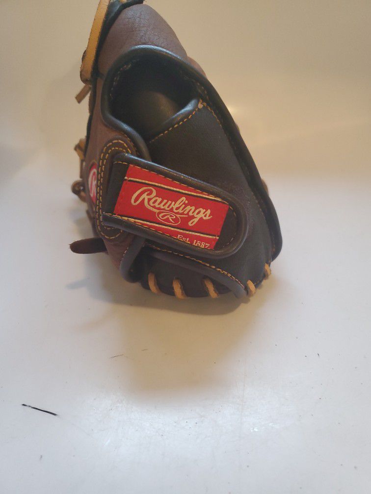 Rawlings Player Preferred 10.5 Inch P1100b Youth Baseball Glove. Left Hand Thrower 