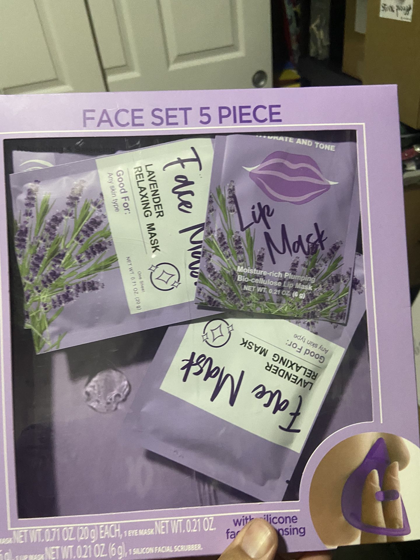 Pack of 5 woman's face masks 10% first day posted
