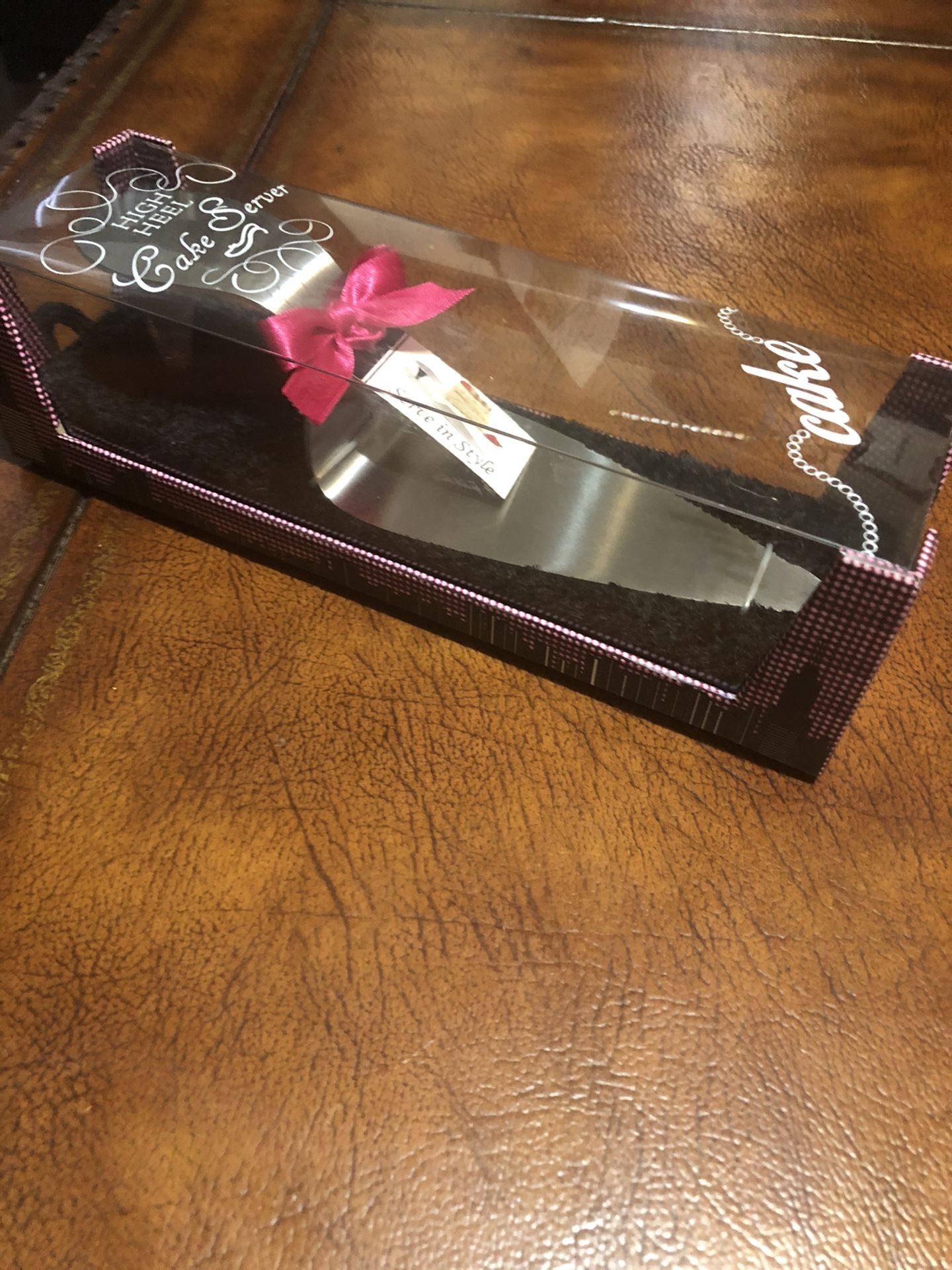 high heel cake server