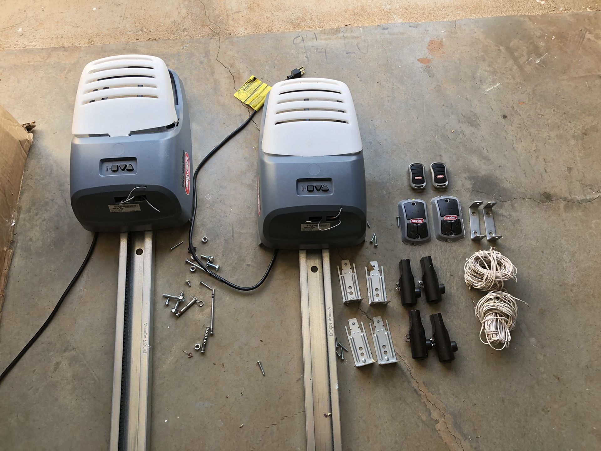Complete 2 Sets of Genie SilentMax 1000 Garage Door Opener Model 3042