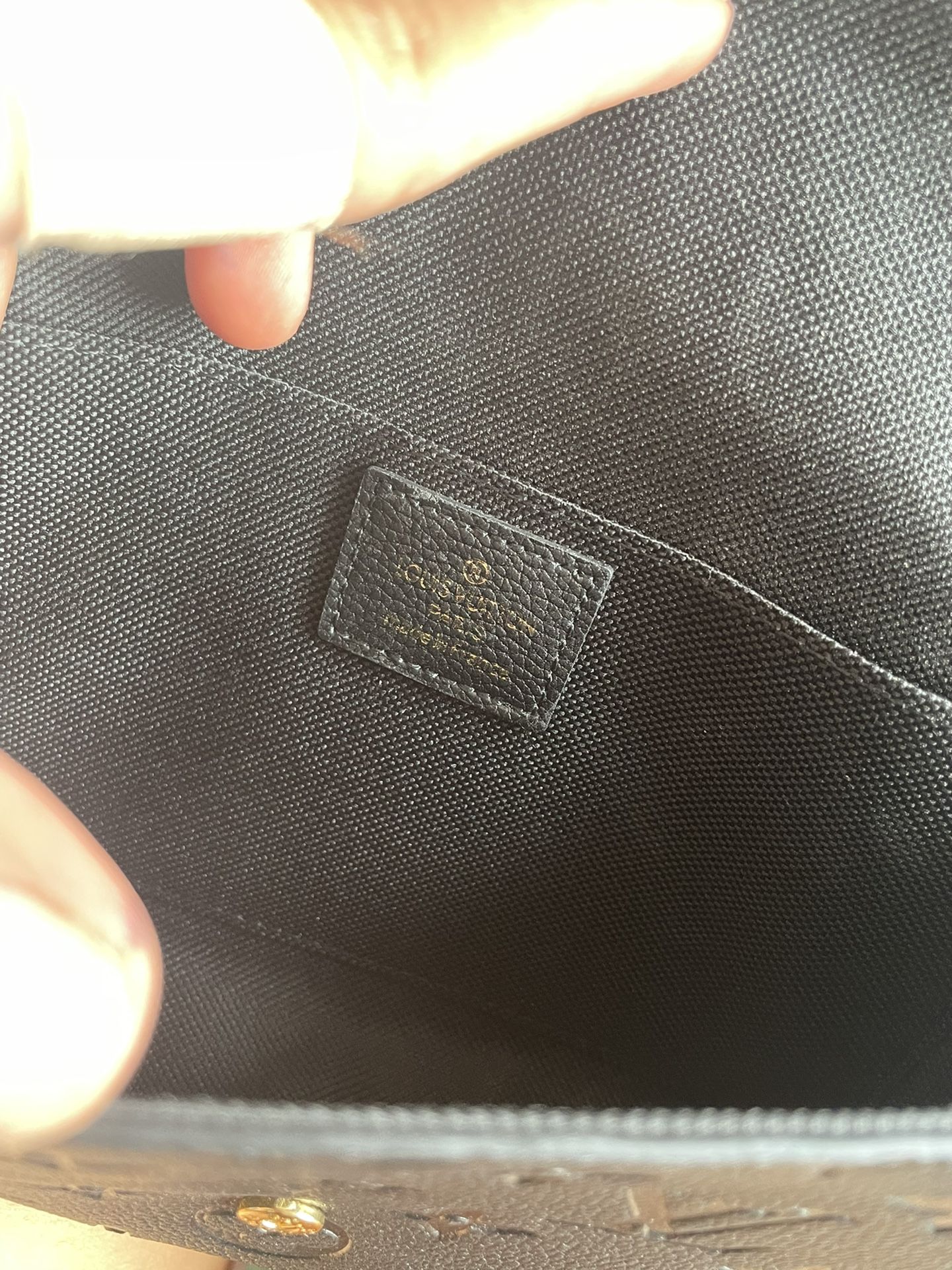 Small Crossbody Bag, Comes With 2 Extra Wallets. Box and Dust Bag