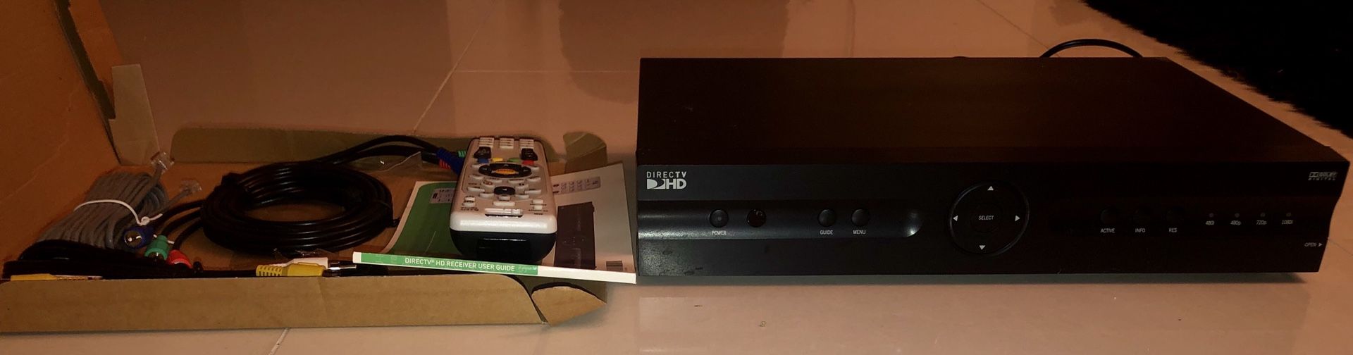 H21100 Directv HD/ DVR Receiver w/ Remote, Power Cord, & original box