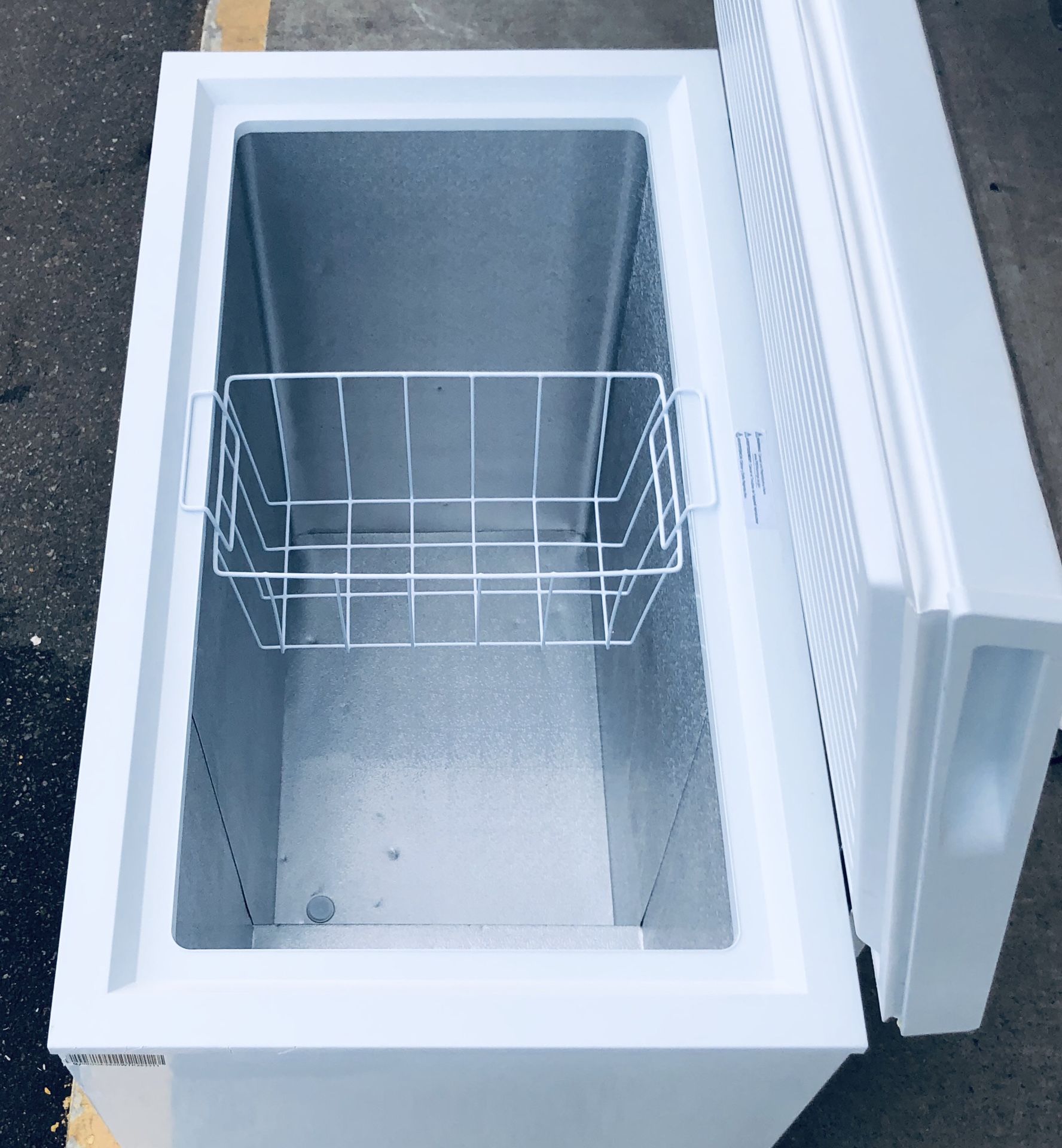 Idylis 7.1cu ft Manual Defrost Chest Freezer White for Sale in Everett