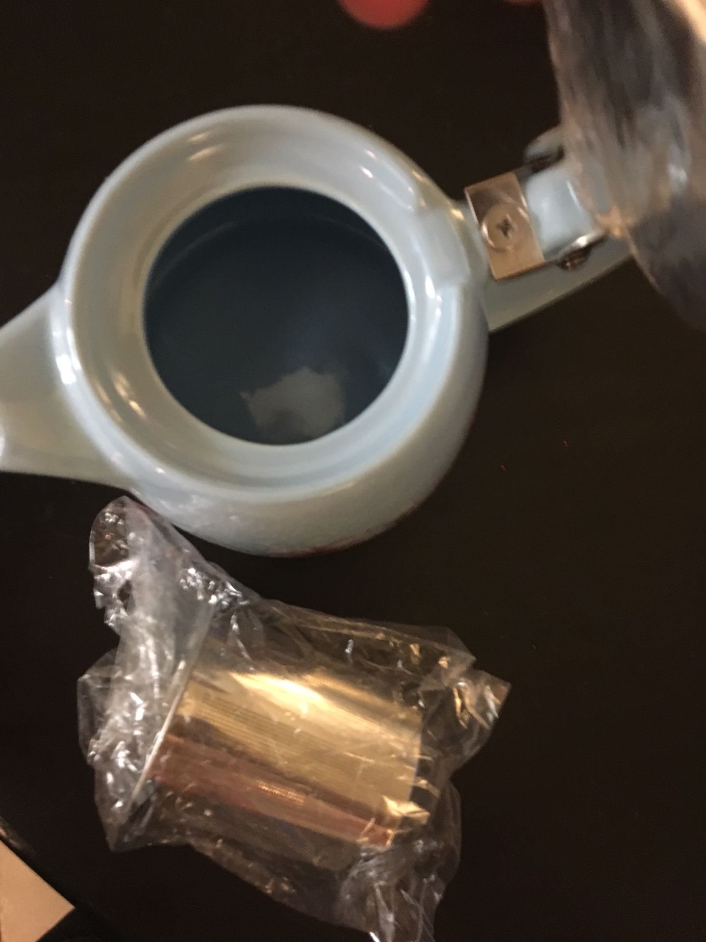 Teapot with tea strainer