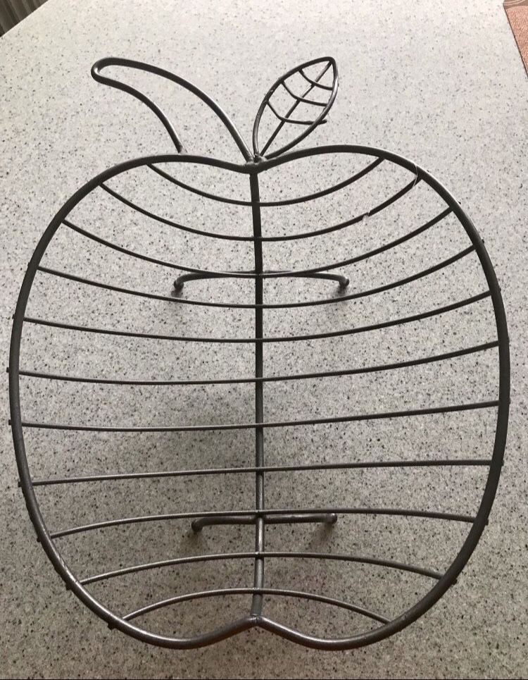 Large Metal Wire Apple Shaped Fruit/Vegetable Basket