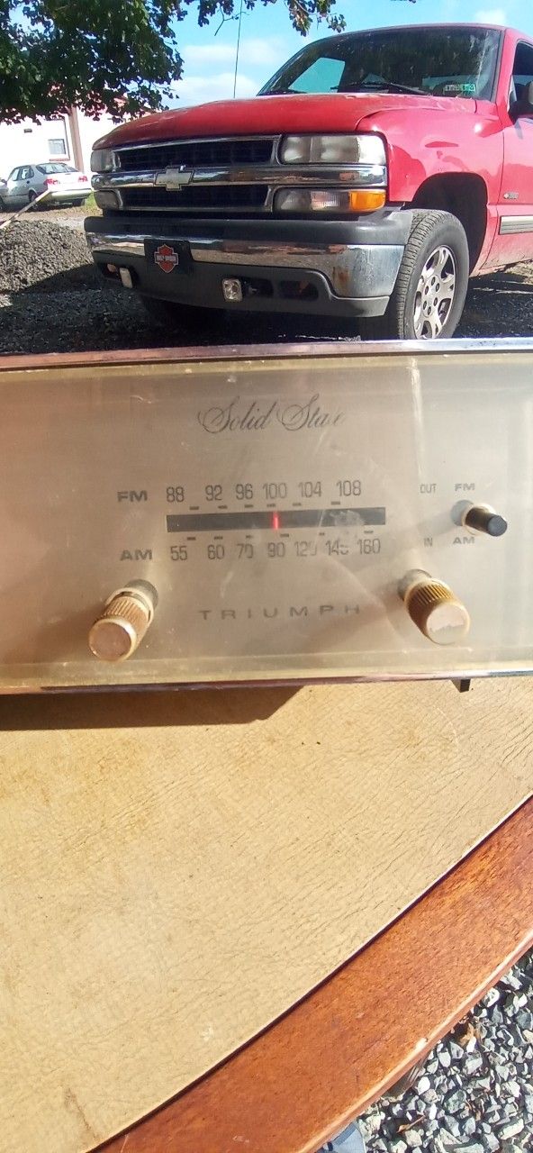 Vintage Triumph Amfm Alarm Clock Radio