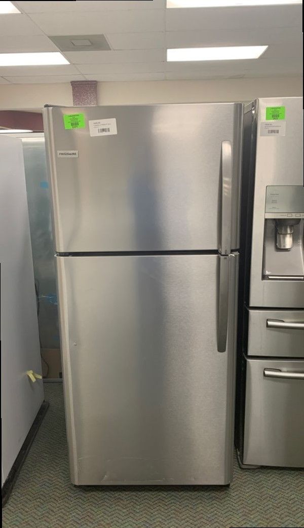 STAINLESS STEEL FRIGIDAIRE TOP AND BOTTOM REFRIGERATOR OS for Sale in