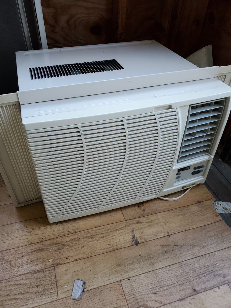 Maytag 12,000 Btu Air Conditioner 
