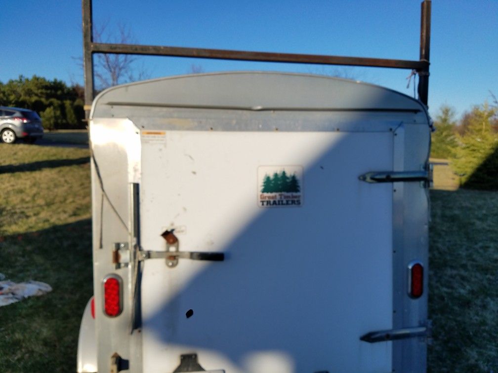 Enclosed trailer