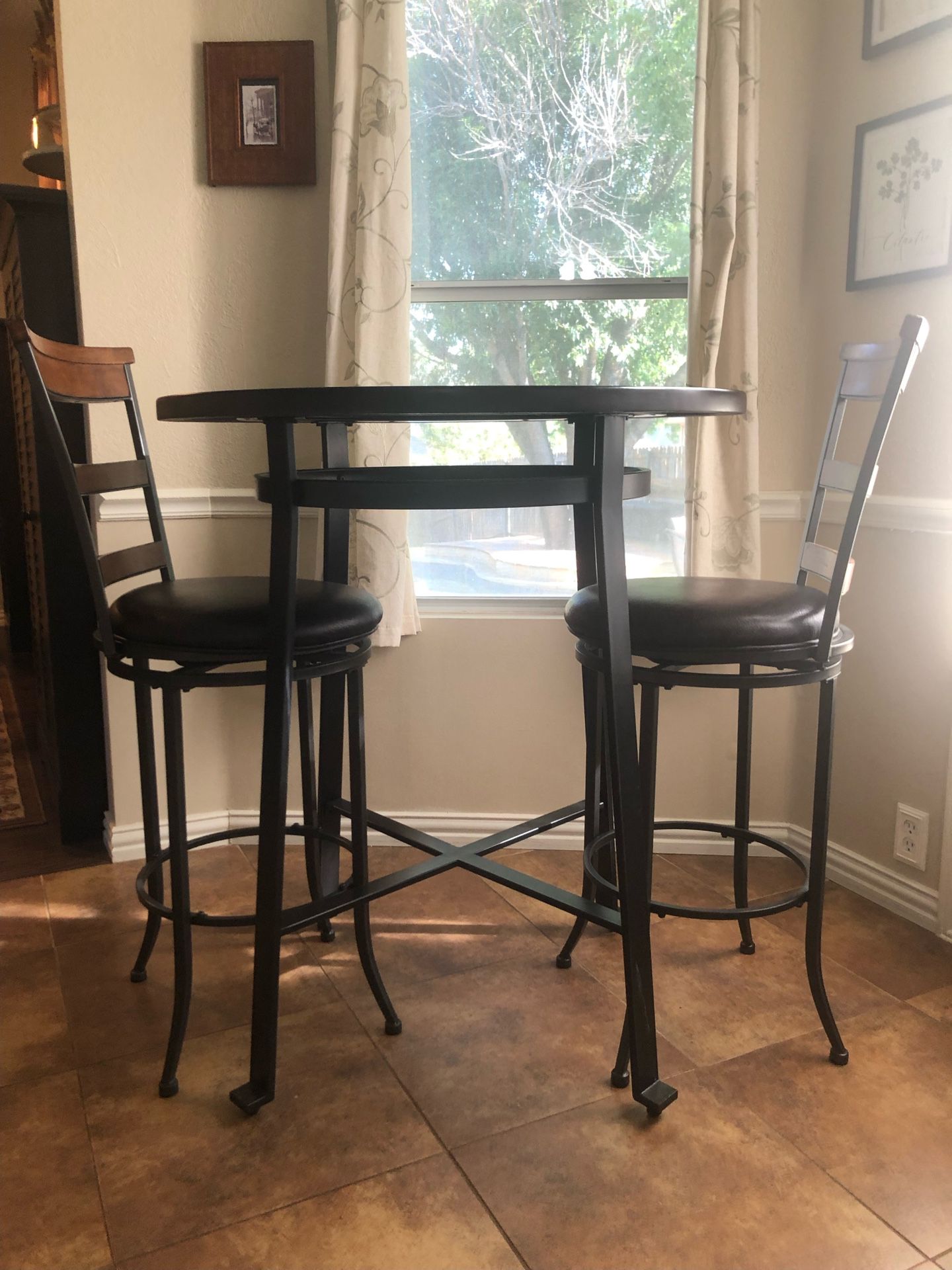 Bistro Table And Chairs Excellent Condition