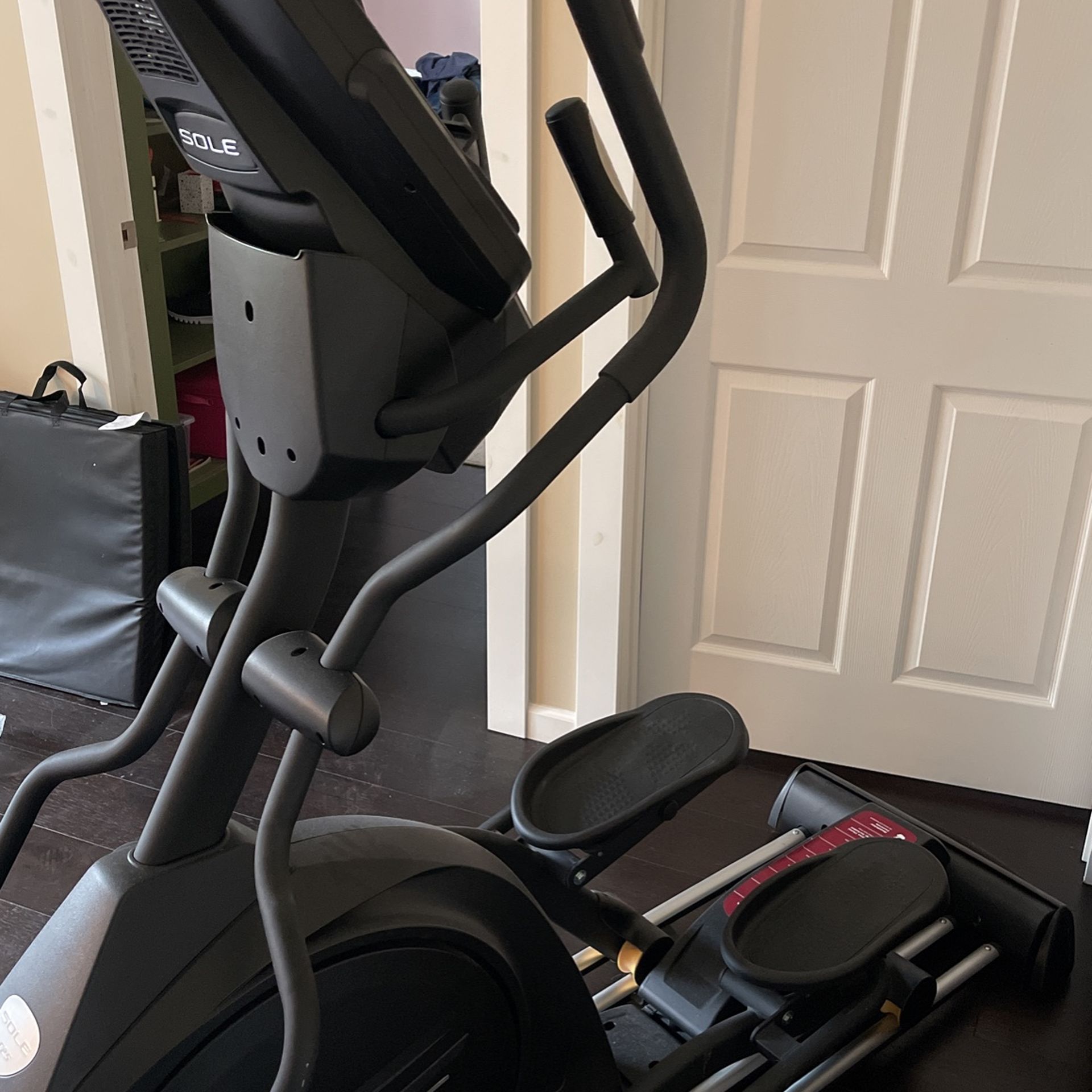 Sole E25 Elliptical for Sale in Renton, WA OfferUp