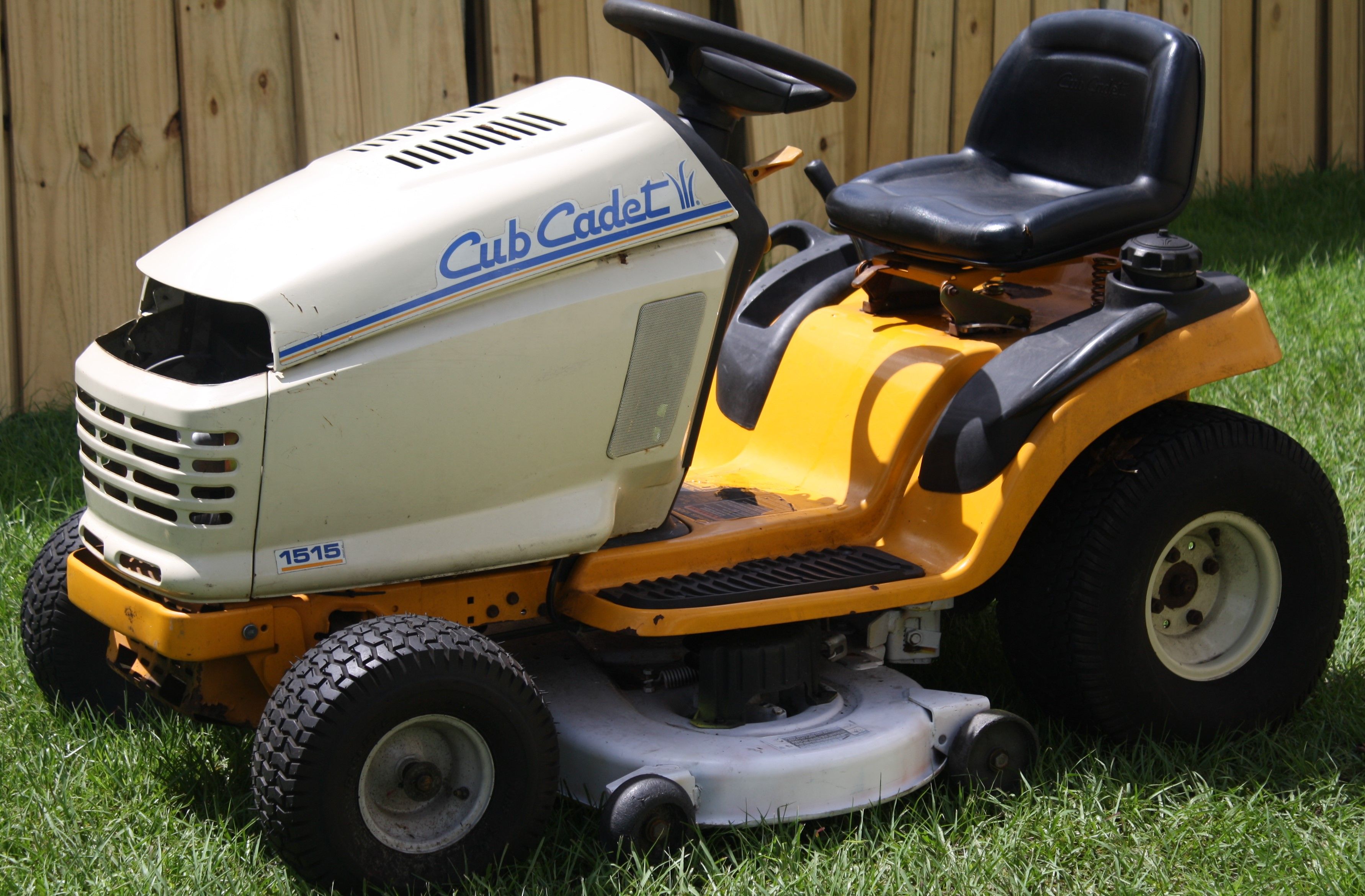 Cub Cadet 1515 hydrostatic, riding mower 38