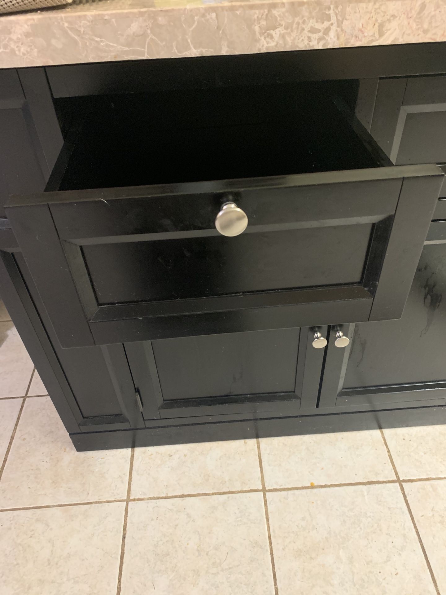 Bobs furniture kitchen island for Sale in South Brunswick Township, NJ