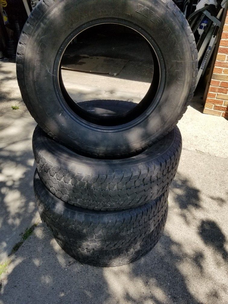 4 GOODYEAR WRANGLER USED TIRES LT 275 65 18
