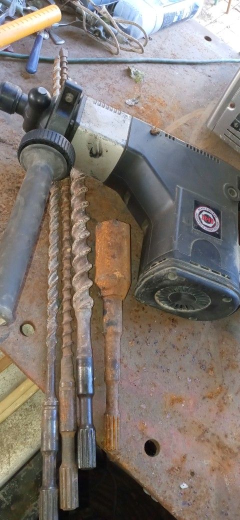 Black n Decker Macho Elec Rotary hammerdrill