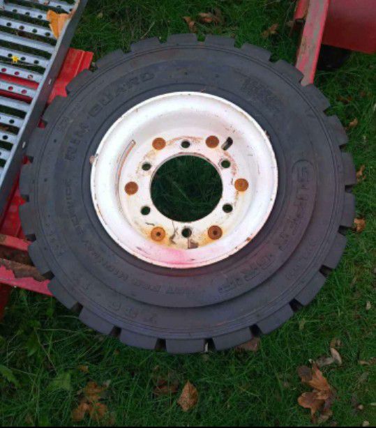 Forklift wheel and tire. 7.00-12 NHS