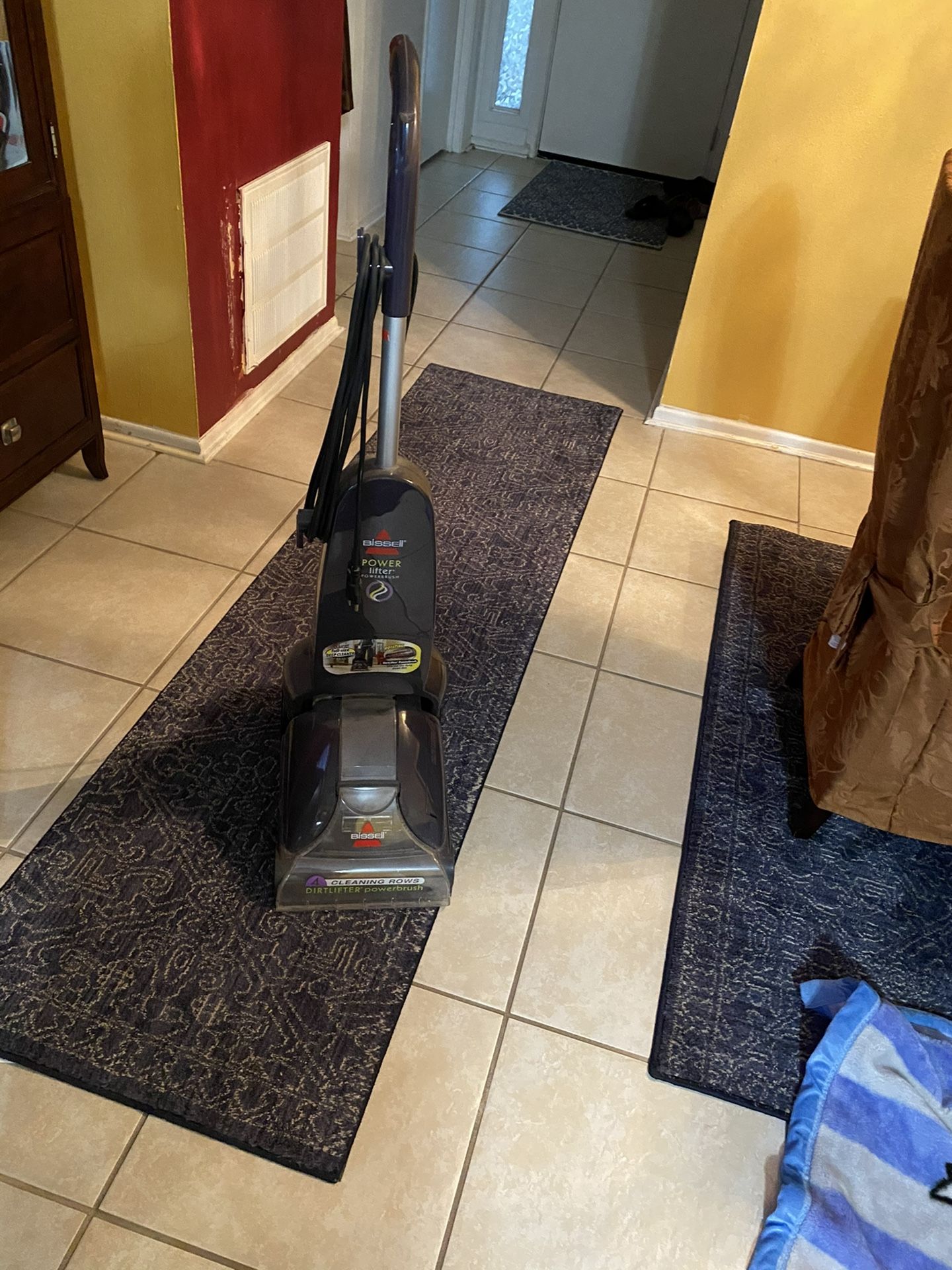 Bissel Vaccumm Cleaner And Shampooer