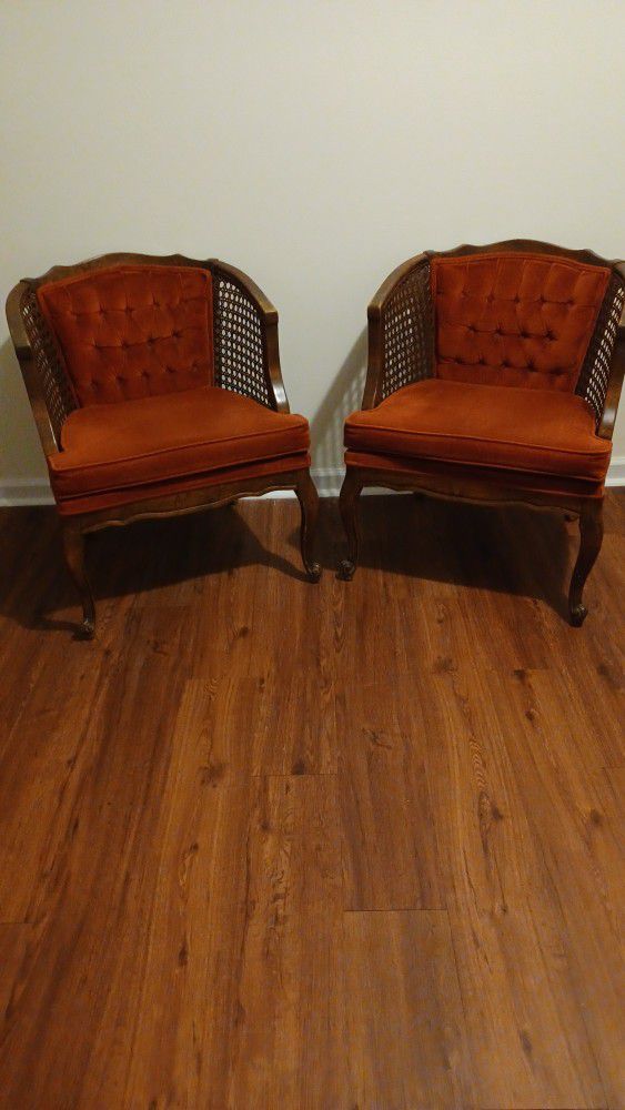 Antique Wood&Wicker Chairs. Non smoking home&pet free.