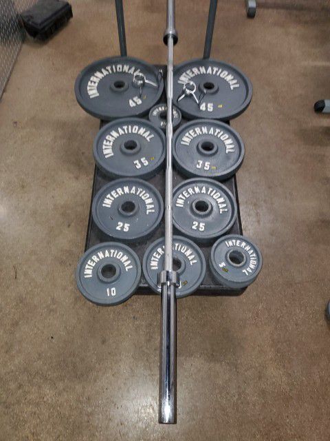 COMPETITOR. IMPEX WEIGHT BENCH WITH 300 LB OLYMPIC WEIGHT SET LIKE NEW AND DELIVERY AVAILABLE TODAY