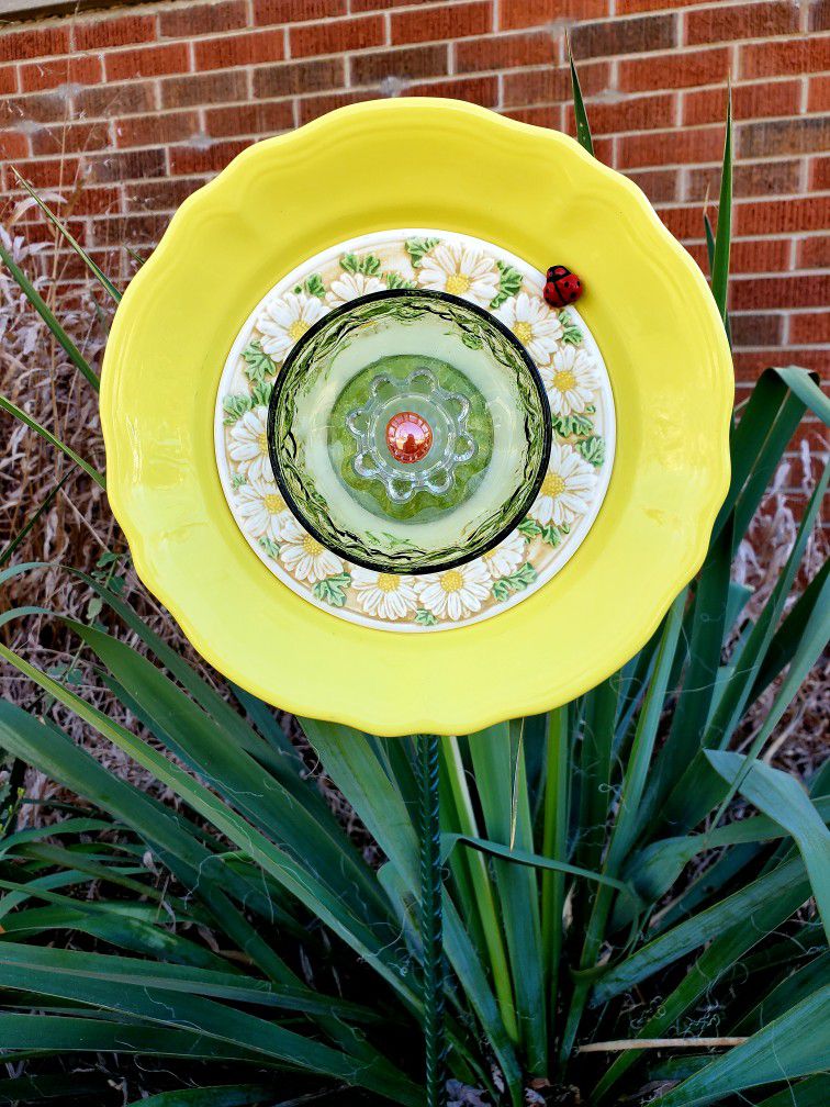 Plate Flower Art For Your Yard And Garden 