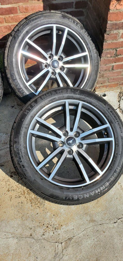 Mustang 235/50R18 Sumitomo Tires HTR Enhance LX2 Tires + Rims 
