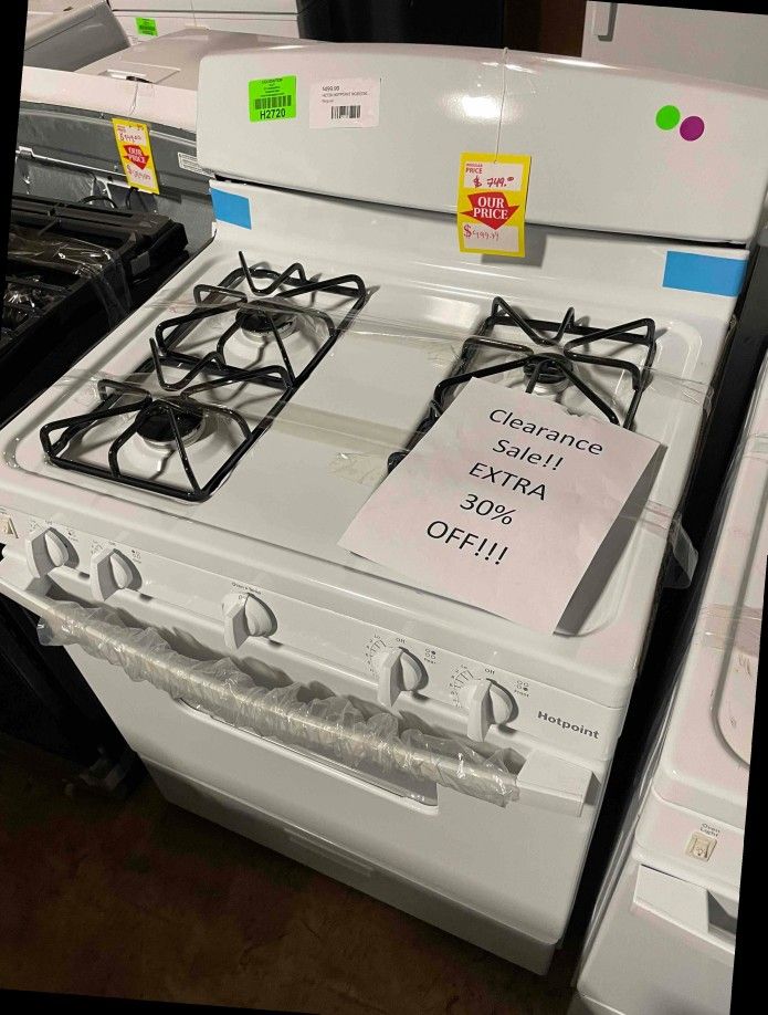 HOTPOINT RGBS330DRWW 30-in 4 Burners 4.8-cu ft Freestanding Gas Range ZCK F