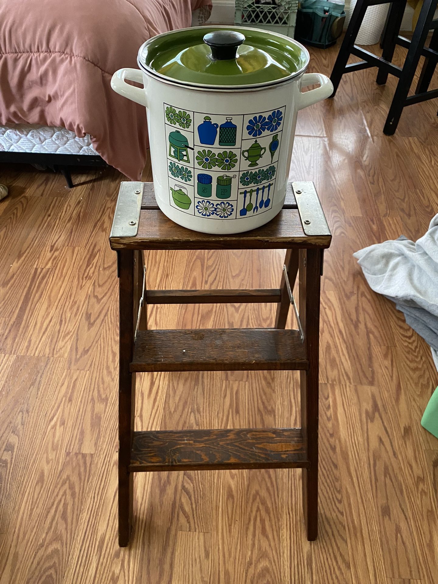 Vintage Steamer Pot & Strainer