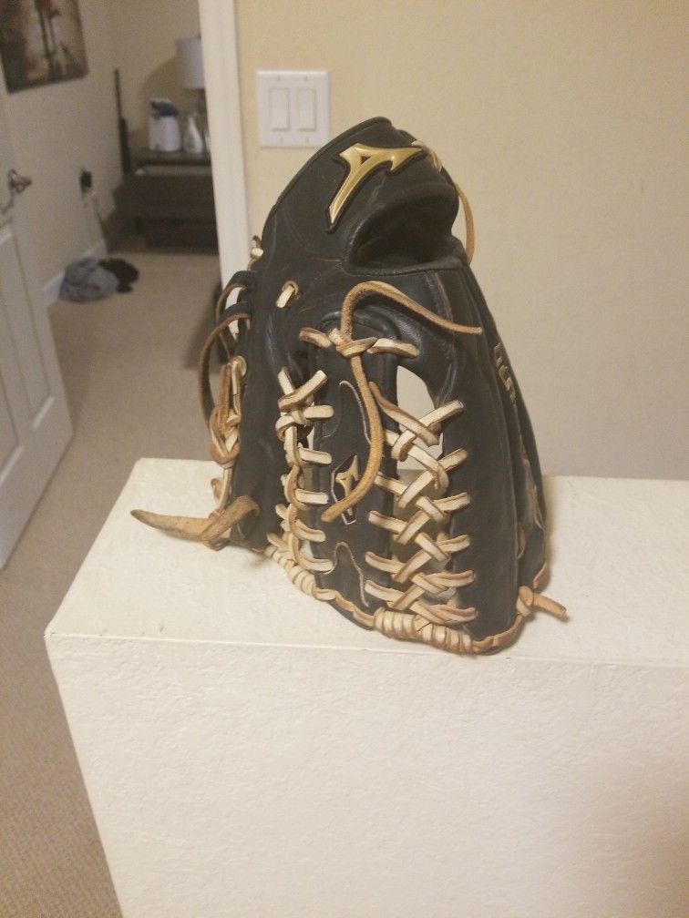 Mizuno Global Elite 12.75 Baseball Glove