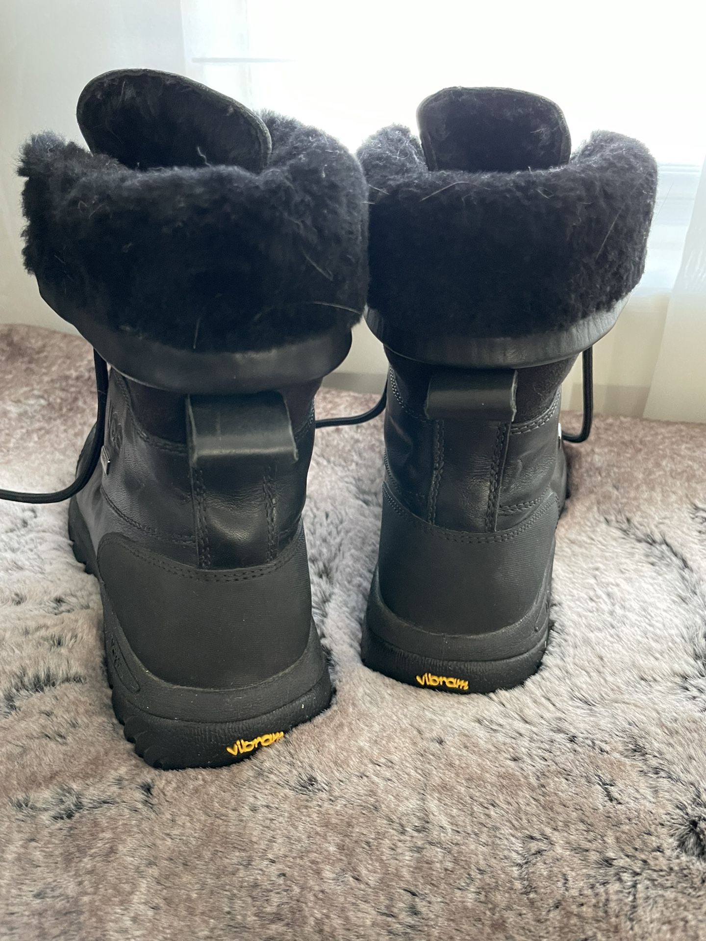 UGG -Black Boots