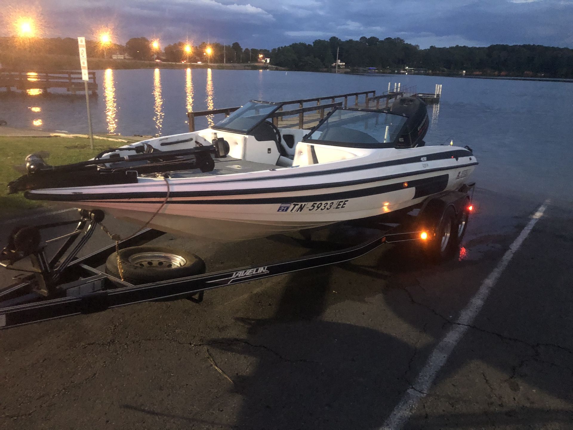 Javelin Fish and Ski Boat 225 Evinrude Motor for Sale in Tullahoma, TN