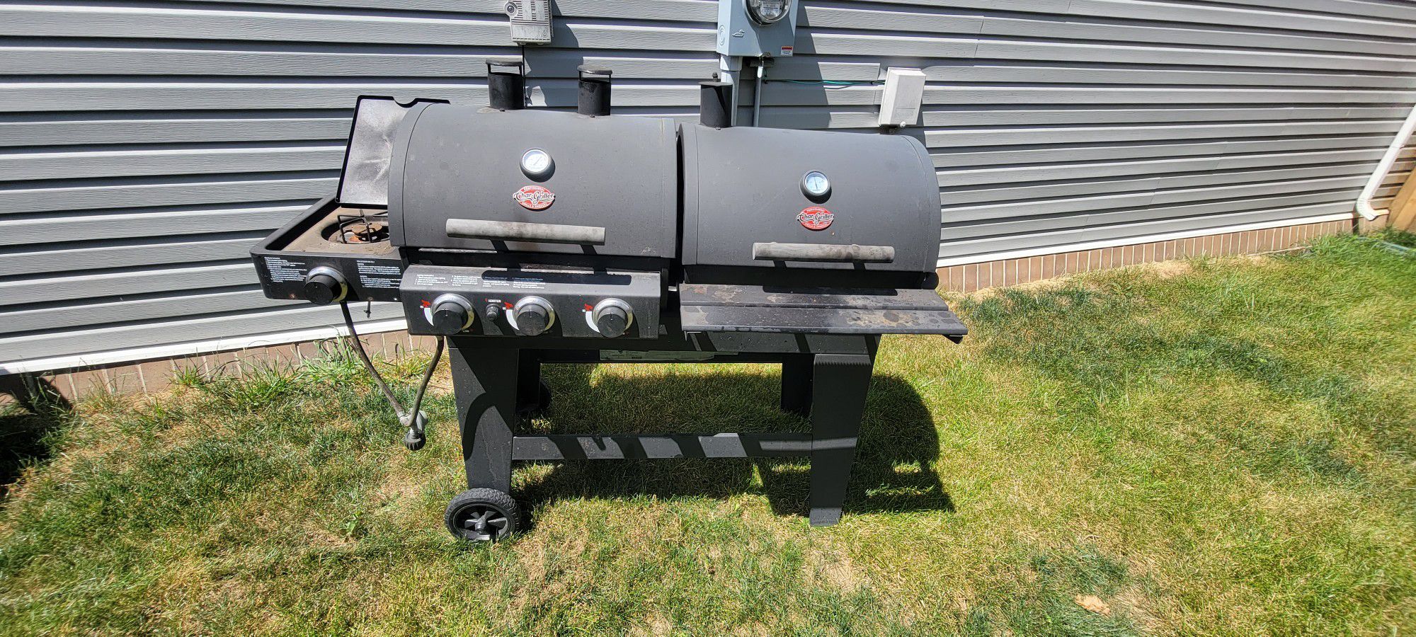 Char-Griller  Duo Black Dual-function Combo Grill

