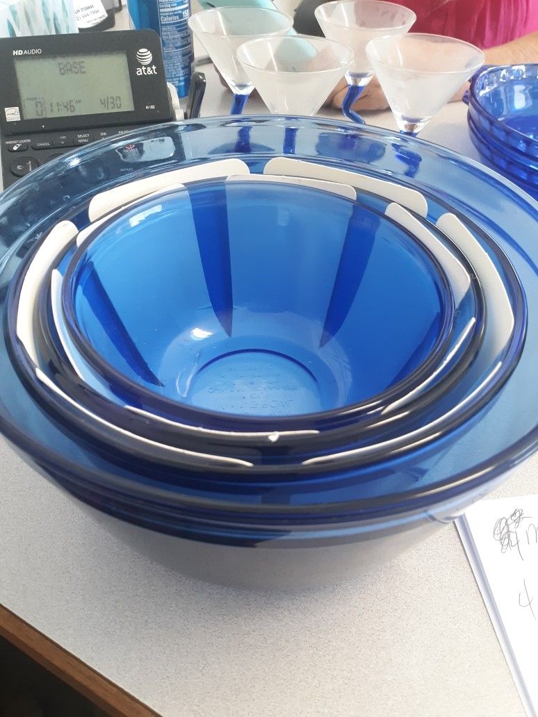New Vintage 4 Piece Cobalt Blue Pyrex Mixing Bowls