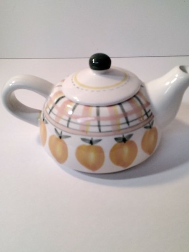 Very Cute Tea Pot .