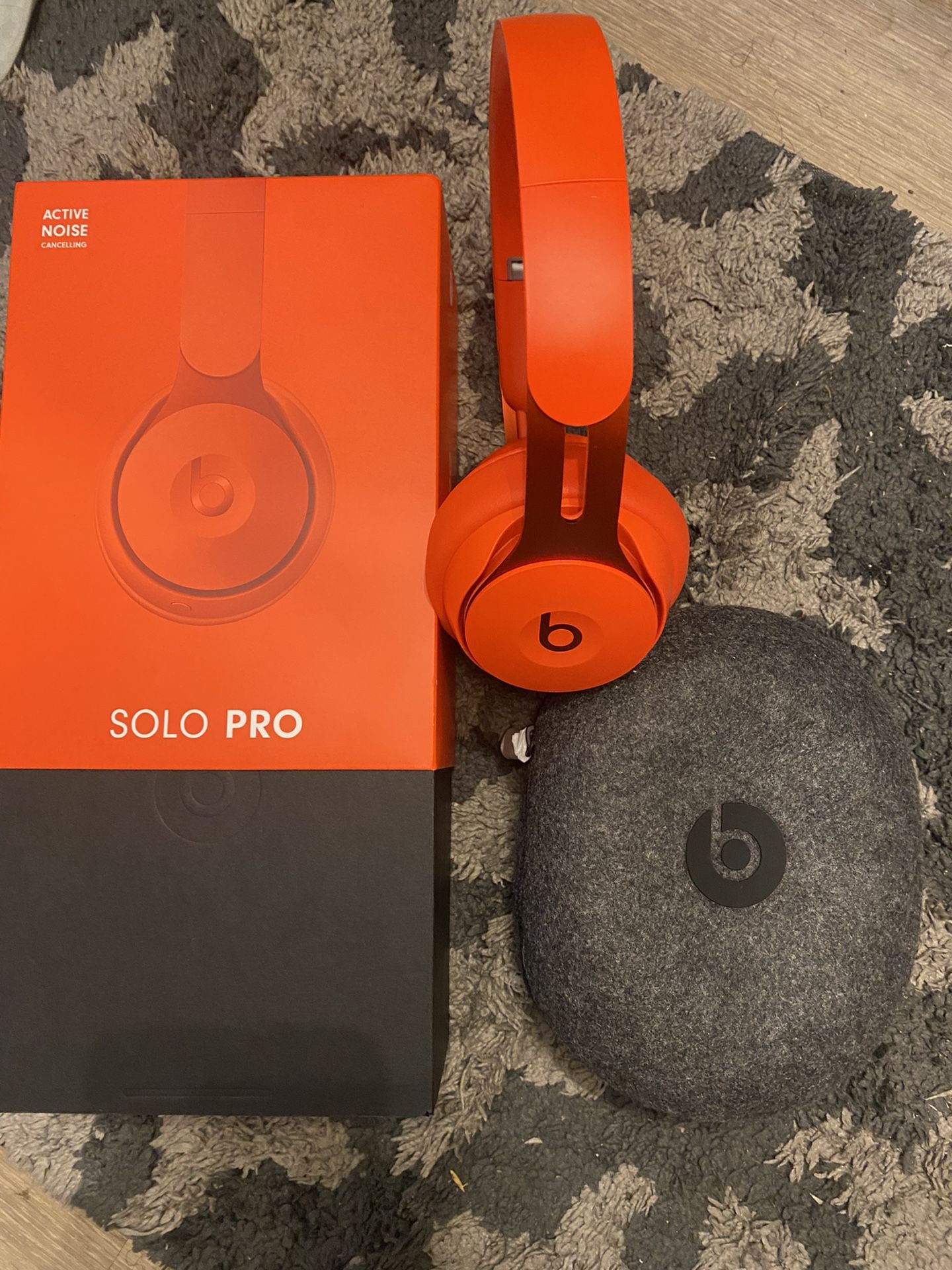 Beats Solo Pro Bluetooth Headphones 🍎