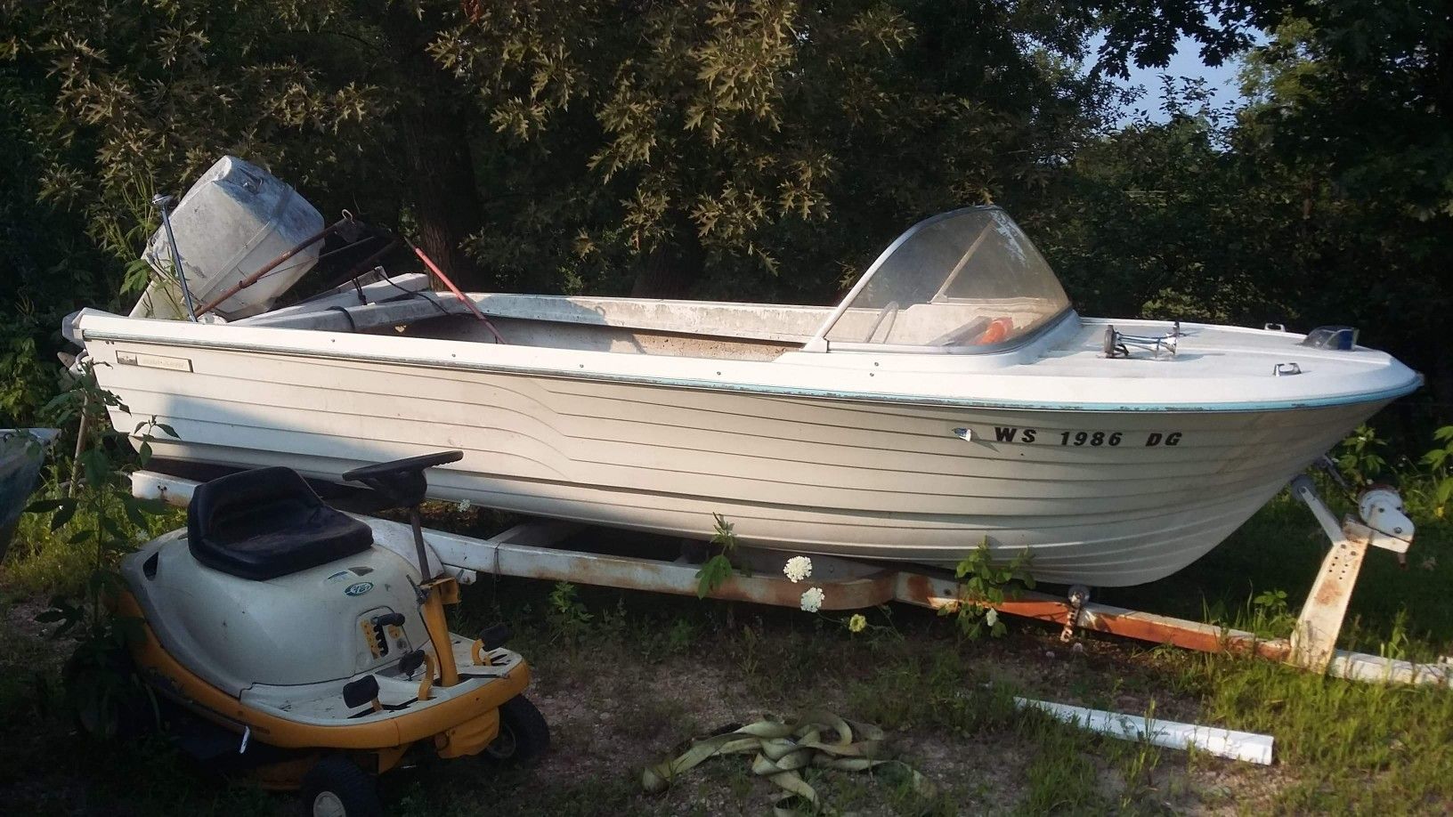 17 foot. 80 hp Sea King & trailer
