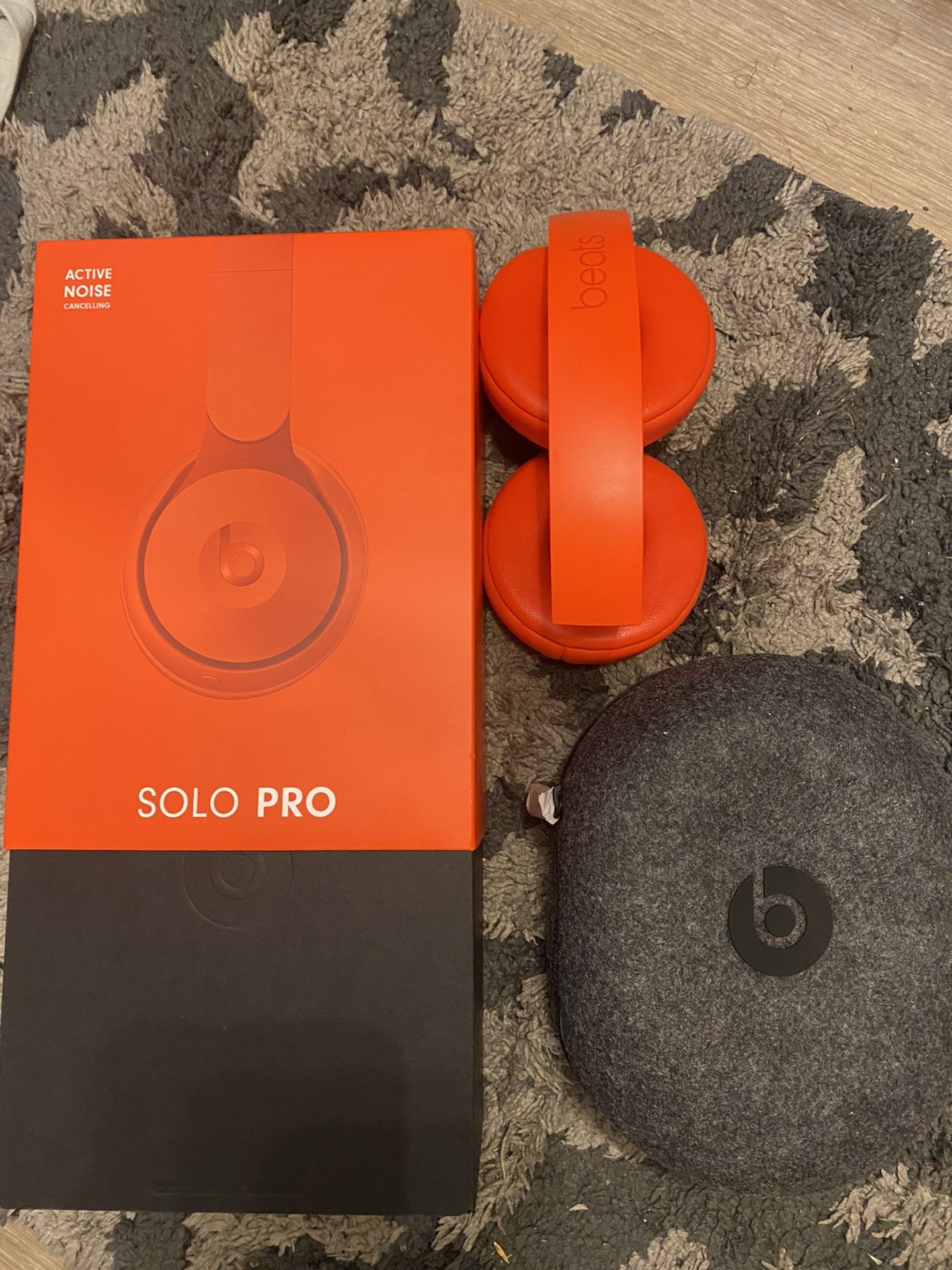 Beats Solo Pro Bluetooth Headphones 🍎