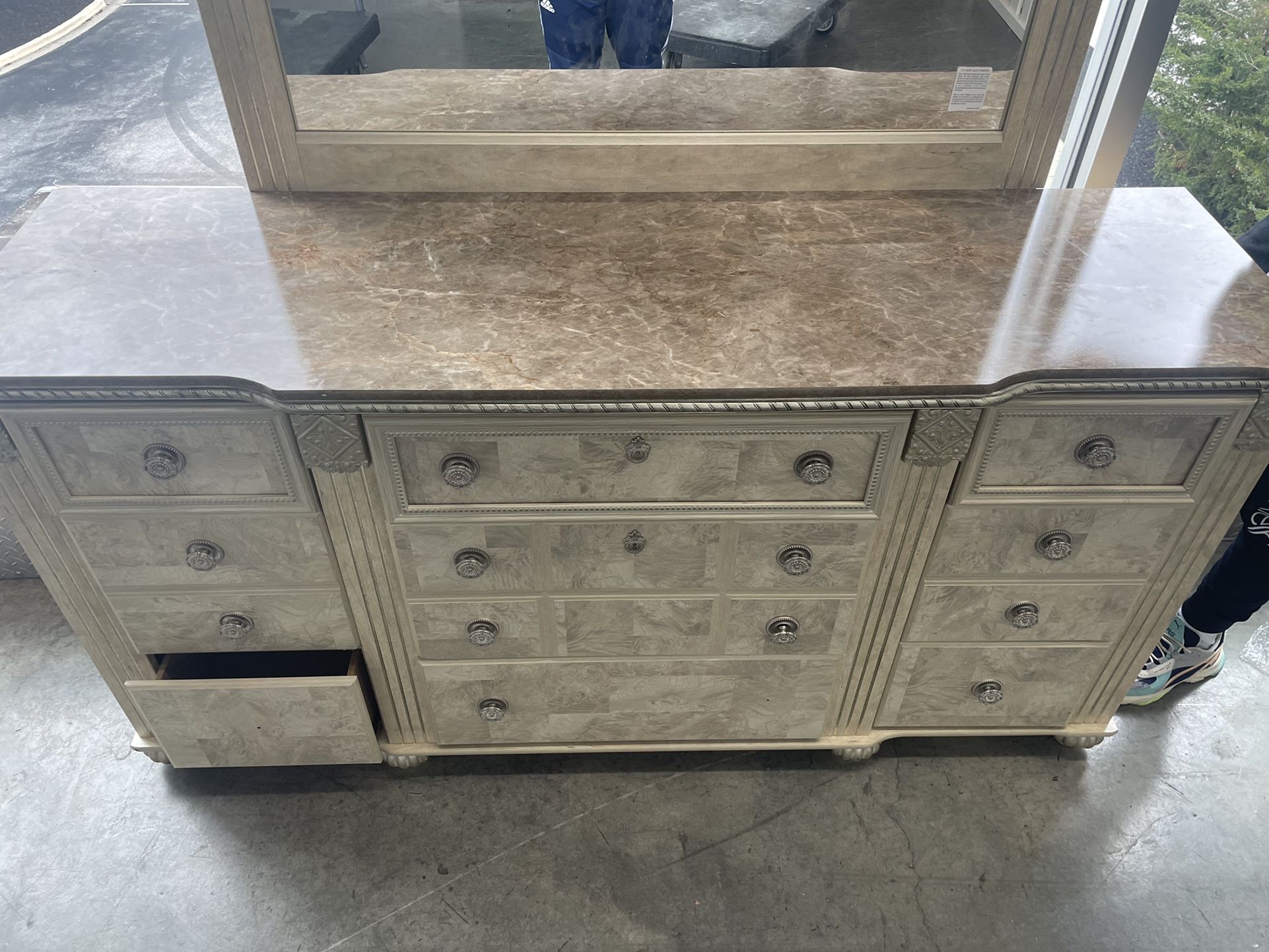 Dresser
