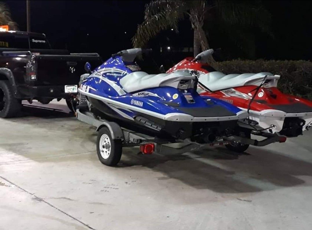 2005 & 2006 Yamaha VX110 Deluxe 3 seater Waverunners with trailer