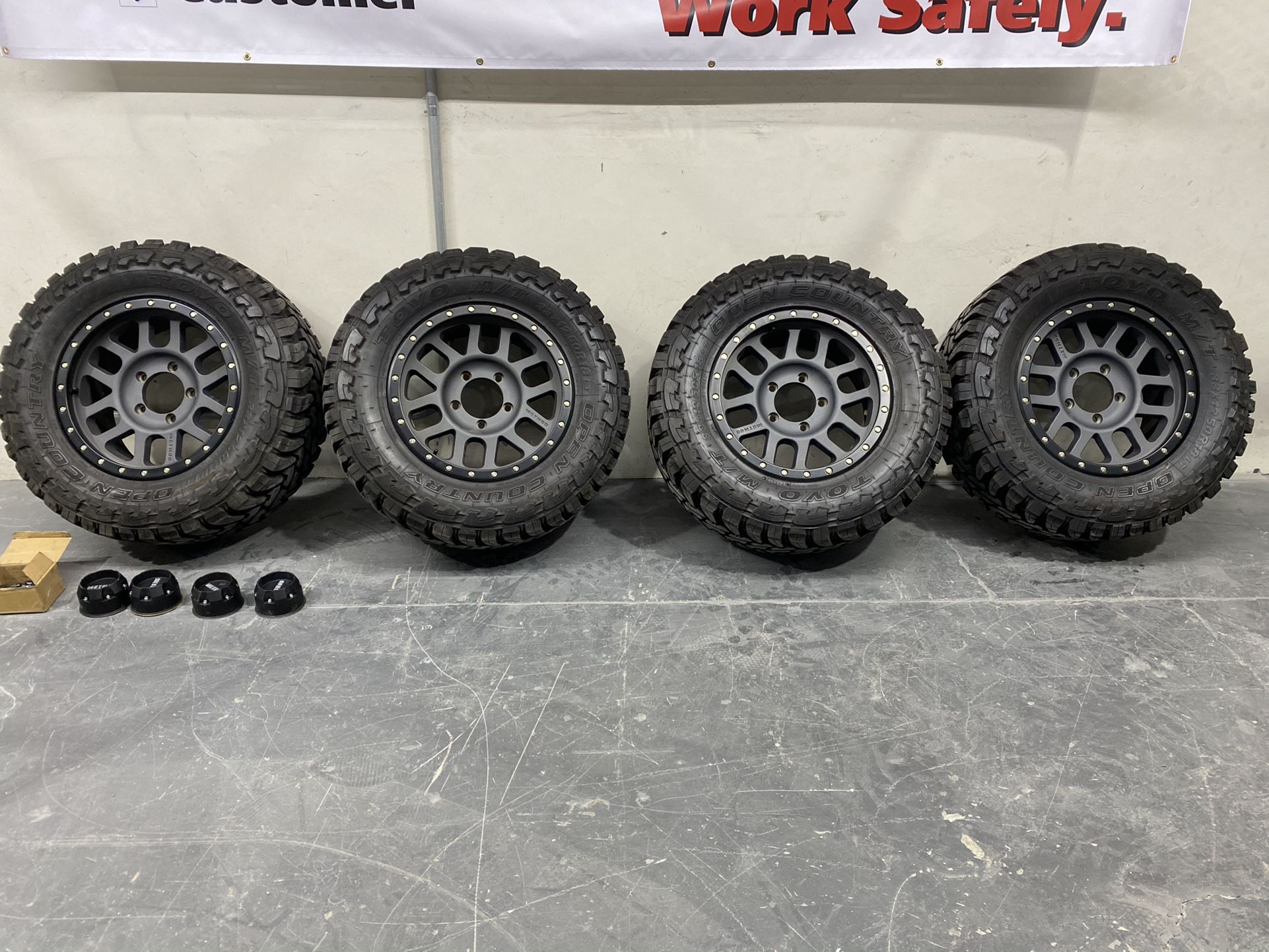 Method Wheels With 33x12.5x18 Toyo Open Country MT Tires for Sale in