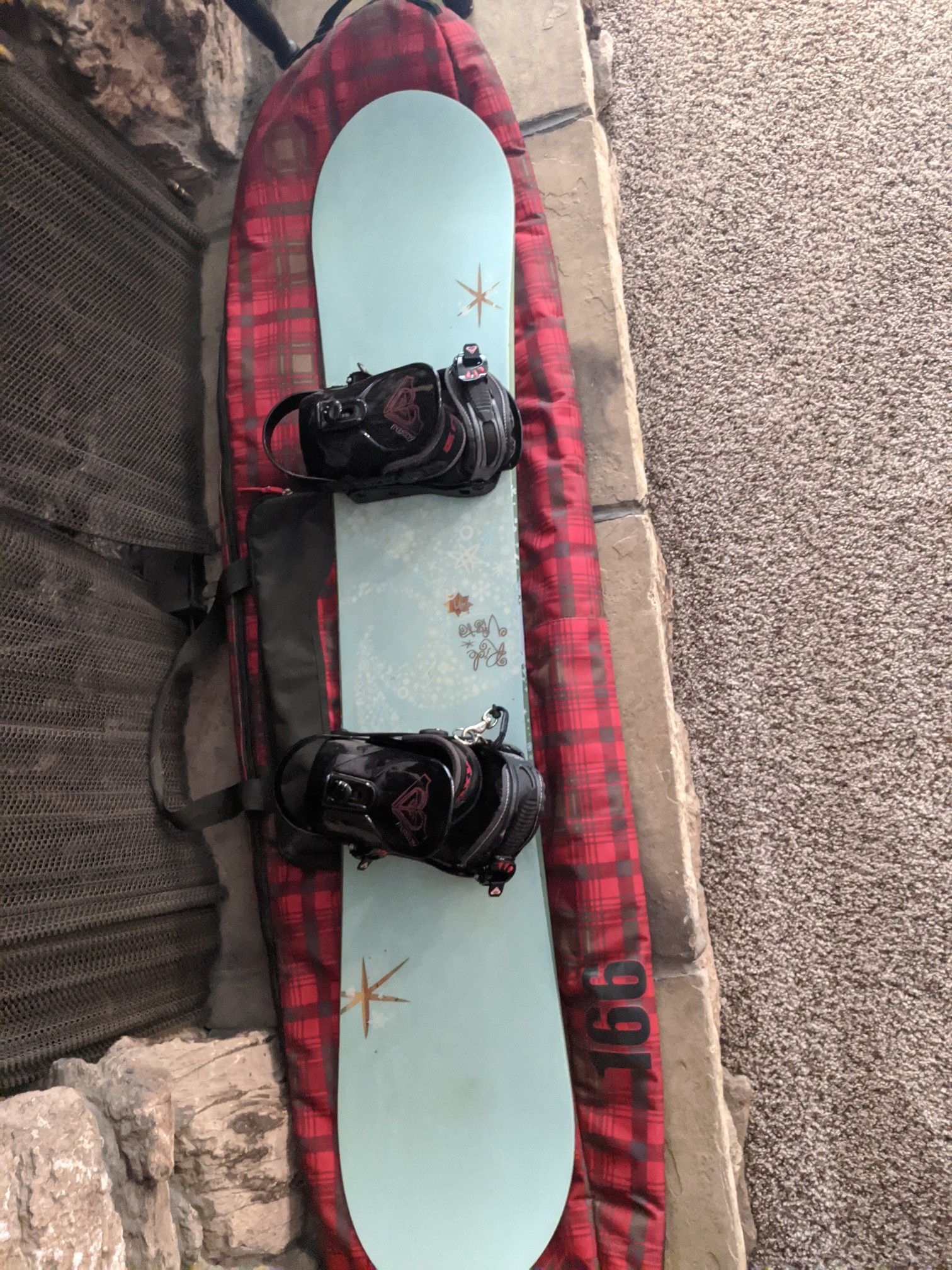 Snowboard, bindings, bag