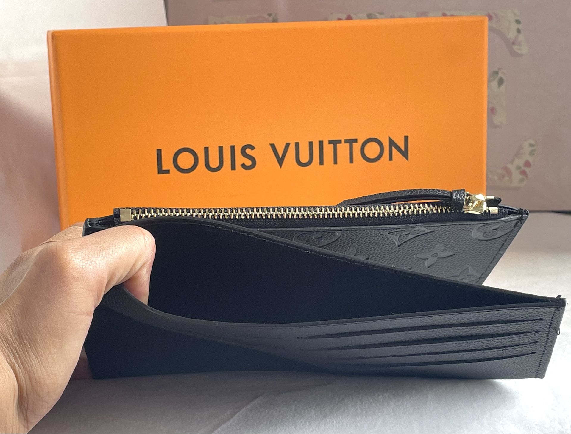 Small Crossbody Bag, Comes With 2 Extra Wallets. Box and Dust Bag