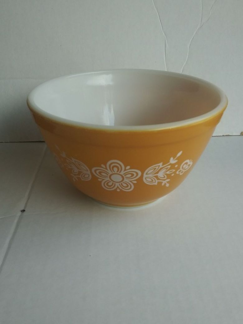 Small Vintage Pyrex Butterfly Pattern Bowl