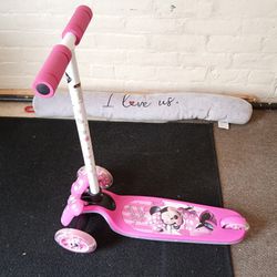 Disney Minnie Mouse 3 Wheel Scooter For Toddler Thumbnail