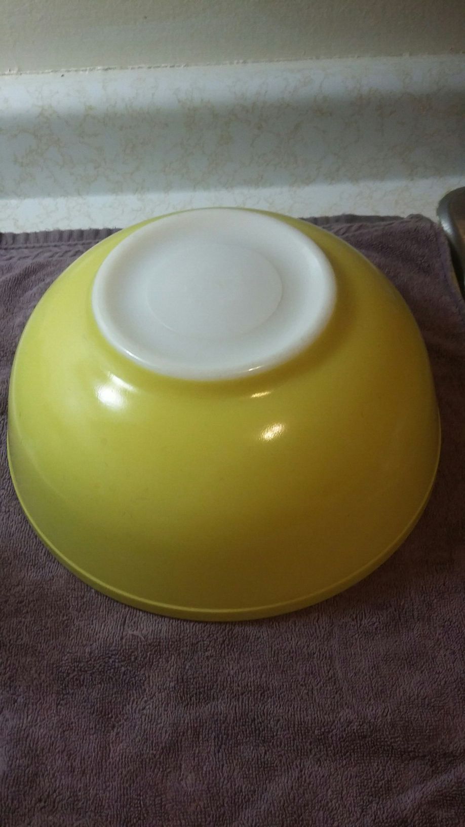 Pyrex Large yellow mixing bowl