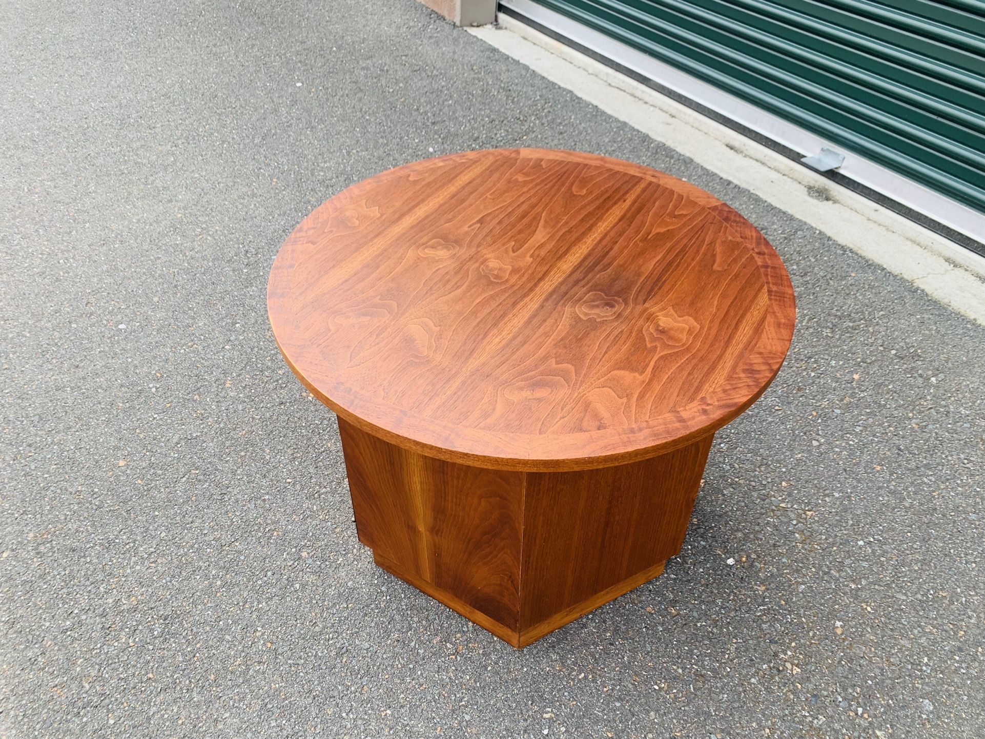 Beautiful Mid Century Modern Lane Walnut Round Nightstand End Table