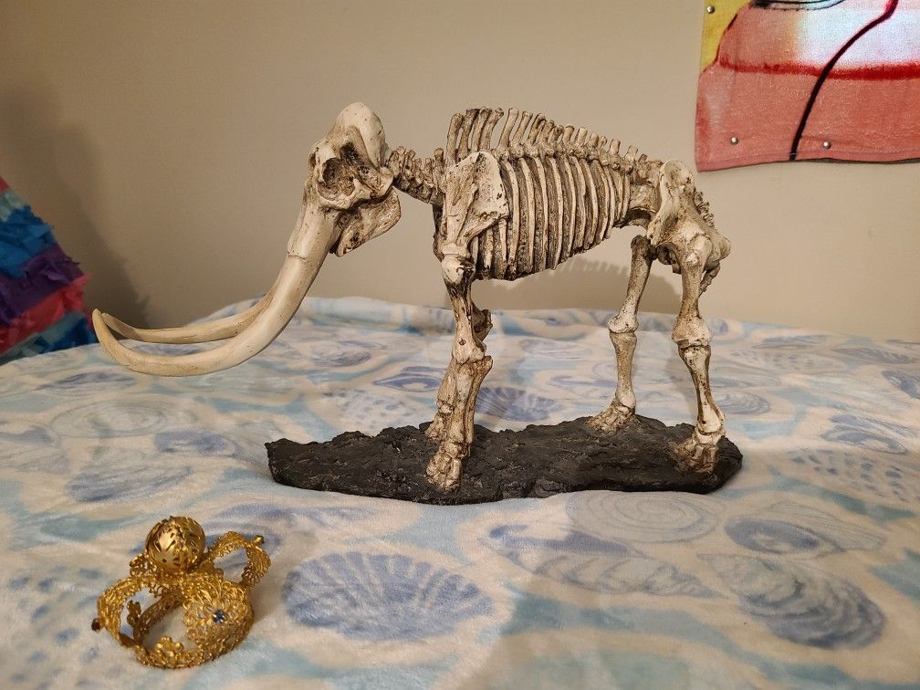 Mammoth Skeleton Statue Decor