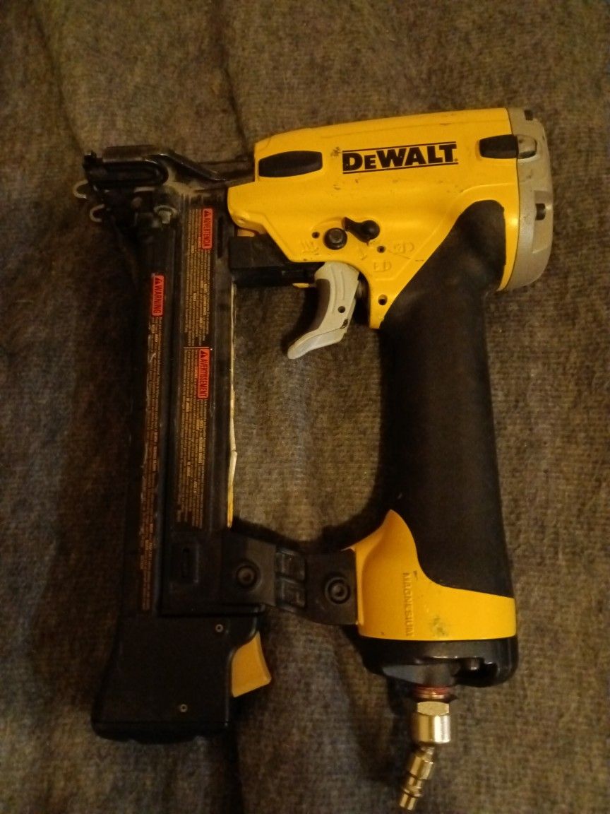 DeWalt 20 Gauge Finish Stapler Pneumatic
