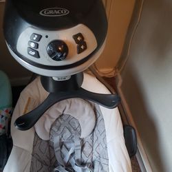 Graco swing with detachable bouncer Thumbnail