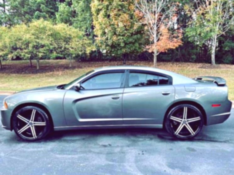 Non smoker car __'12 Dodge SXT Charger