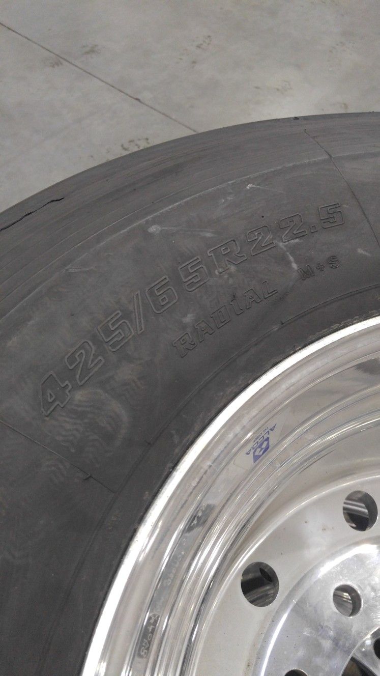 Truck, trailer tires 425/65/22,5